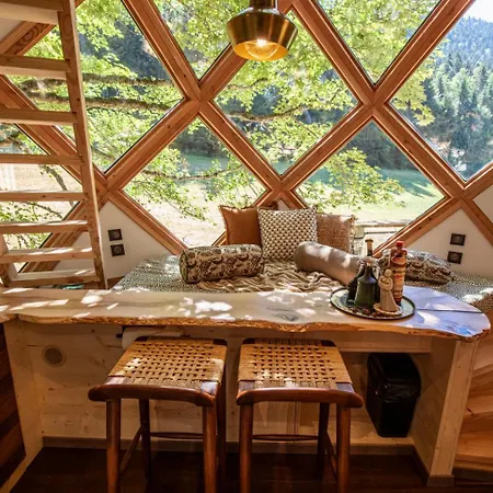La Pomme De Pin Perchée, Romantique Pour 2 Hébergement de vacances *