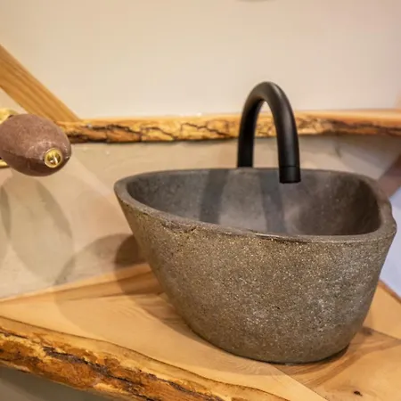 Hébergement de vacances La Pomme De Pin Perchée, Romantique Pour 2 *