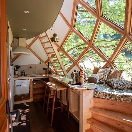La Pomme De Pin Perchée, Romantique Pour 2 Hébergement de vacances