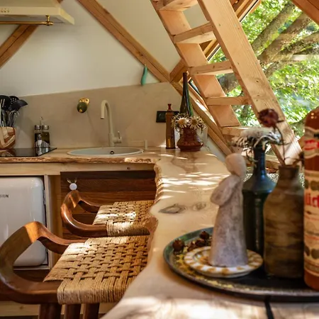 La Pomme De Pin Perchée, Romantique Pour 2 Hébergement de vacances